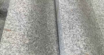 宁德芙蓉白S型拉丝面路沿石