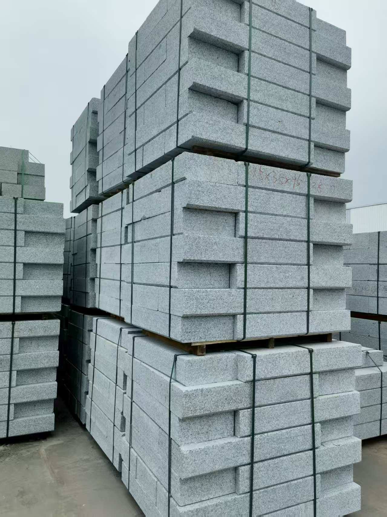 宁德 路沿石，板板正正的路沿石