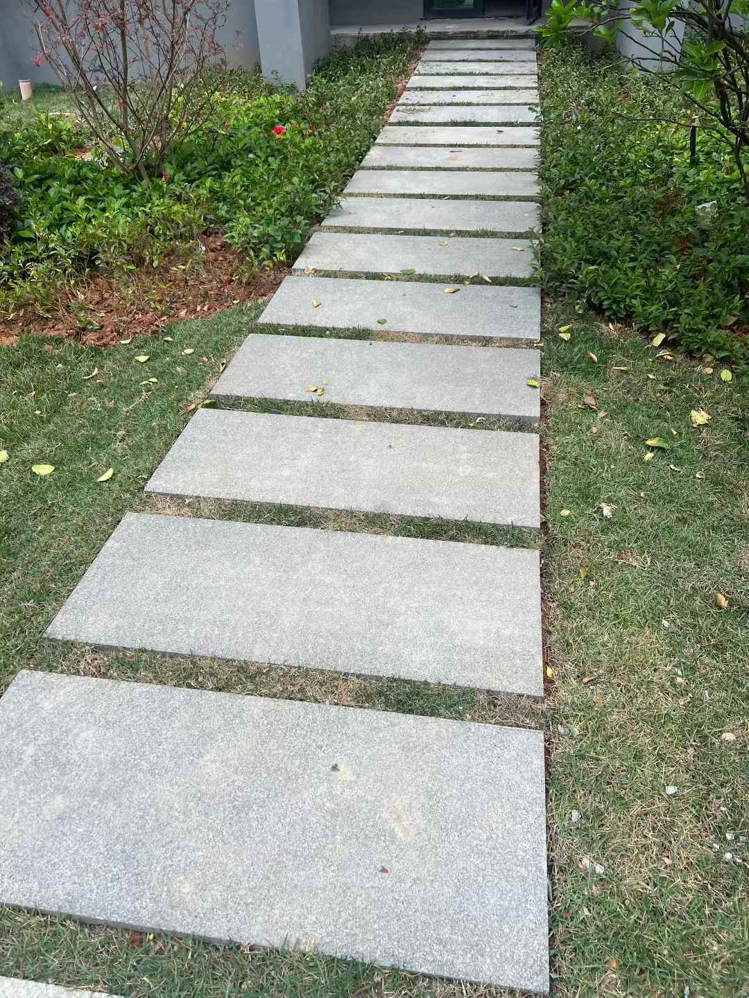 宁德 芝麻黑小区踏步、汀步石铺装效果