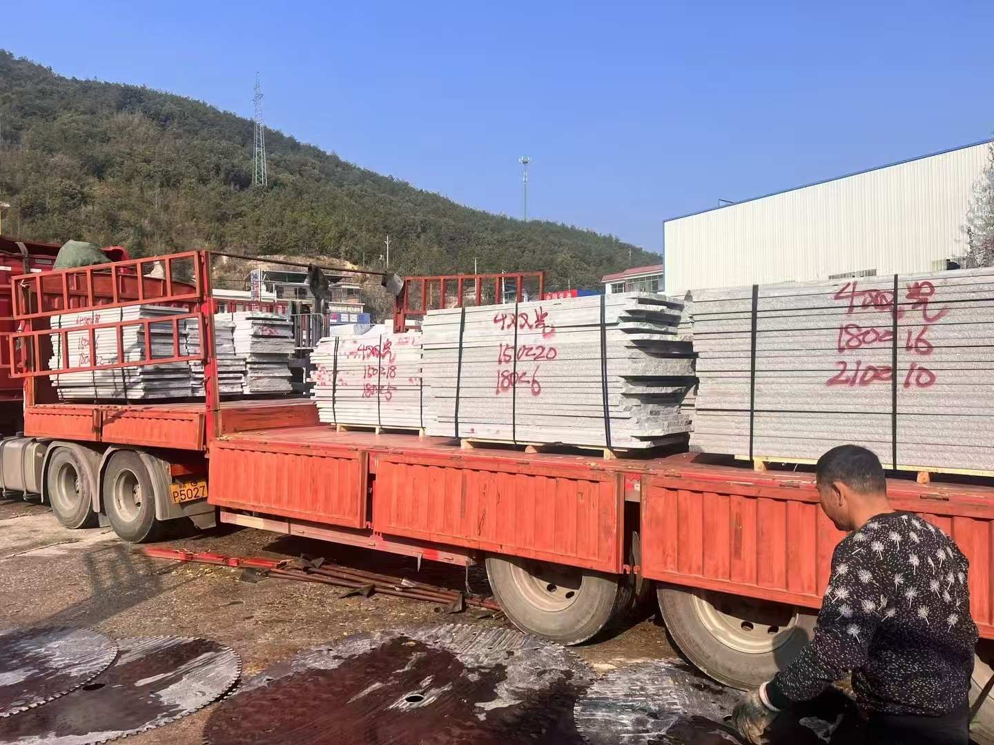 宁德 芝麻灰花岗岩光面毛板出货日常