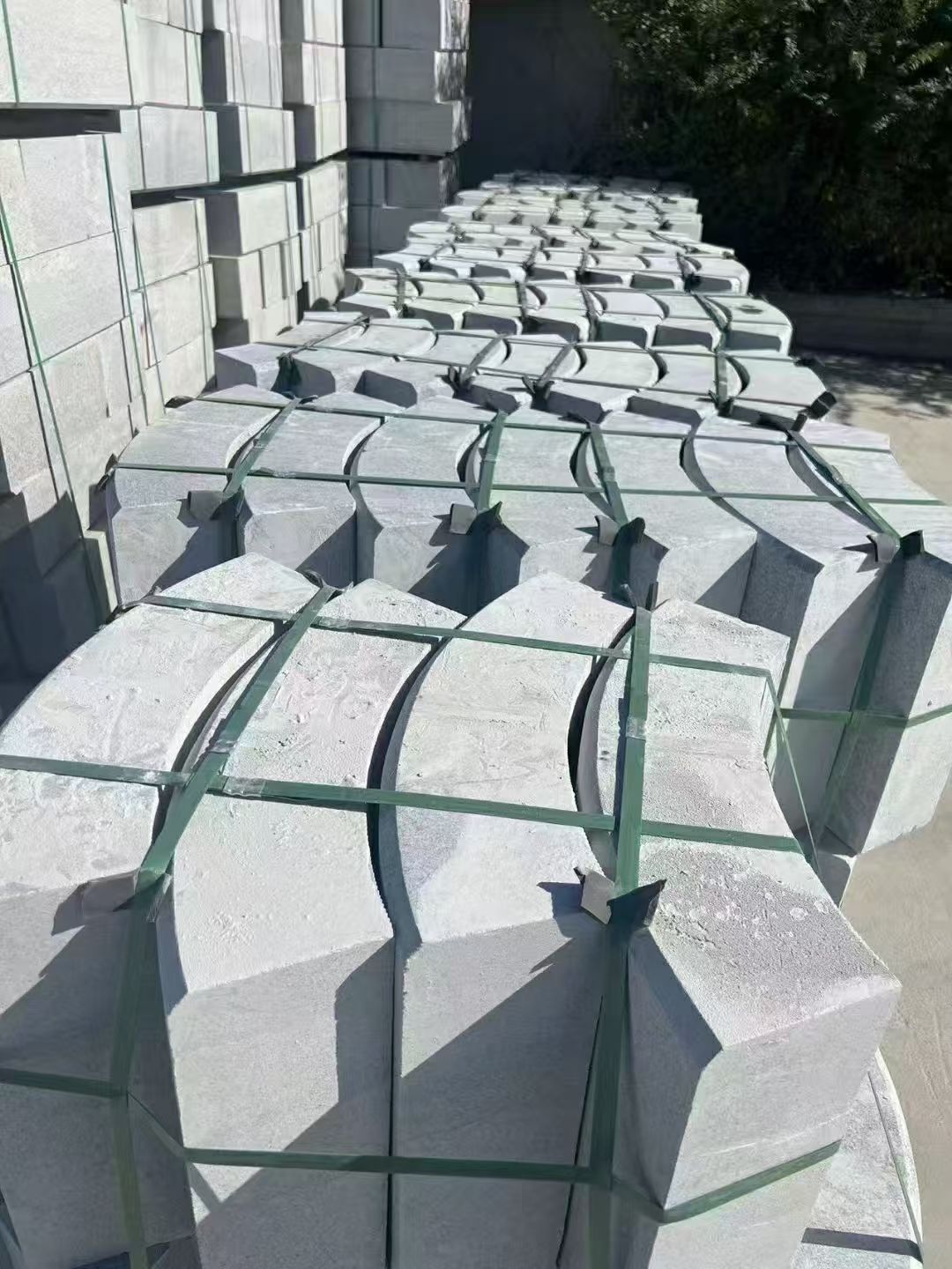 宁德 芝麻灰弧形路沿石