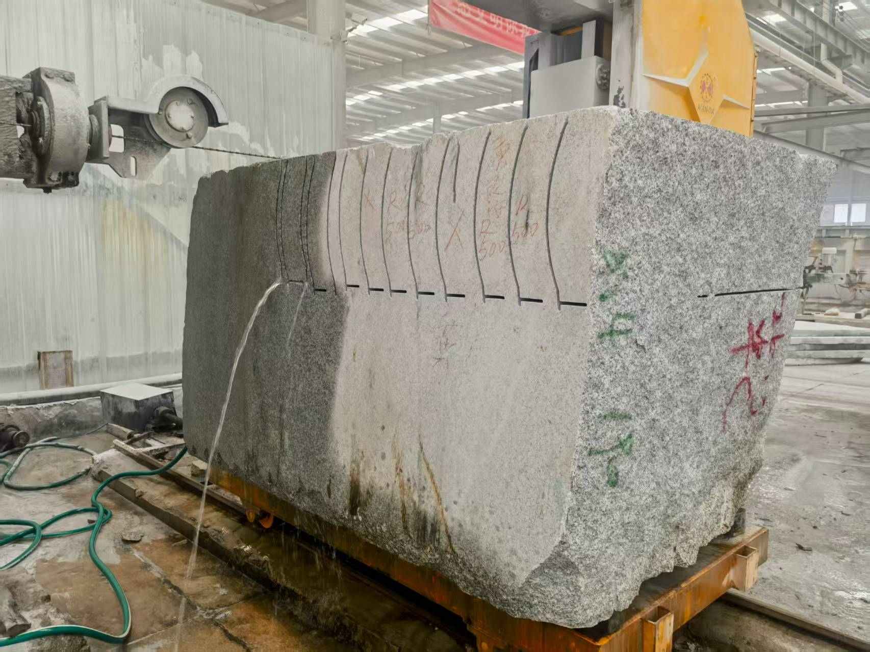 宁德 602，大花芙蓉白，绳锯加工弧形路沿石