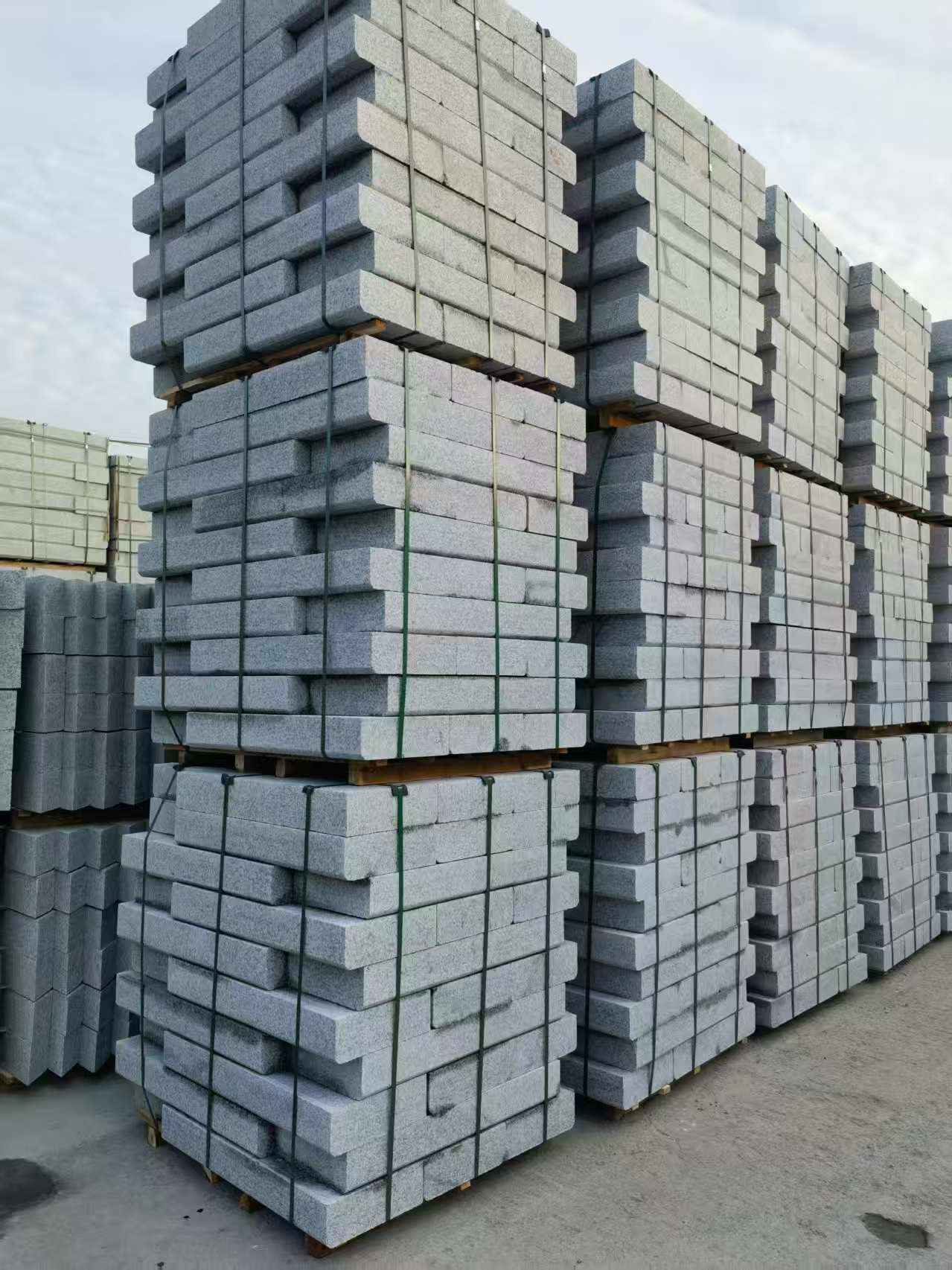 宁德 路沿石（路侧石），颜色一致，尺寸标准