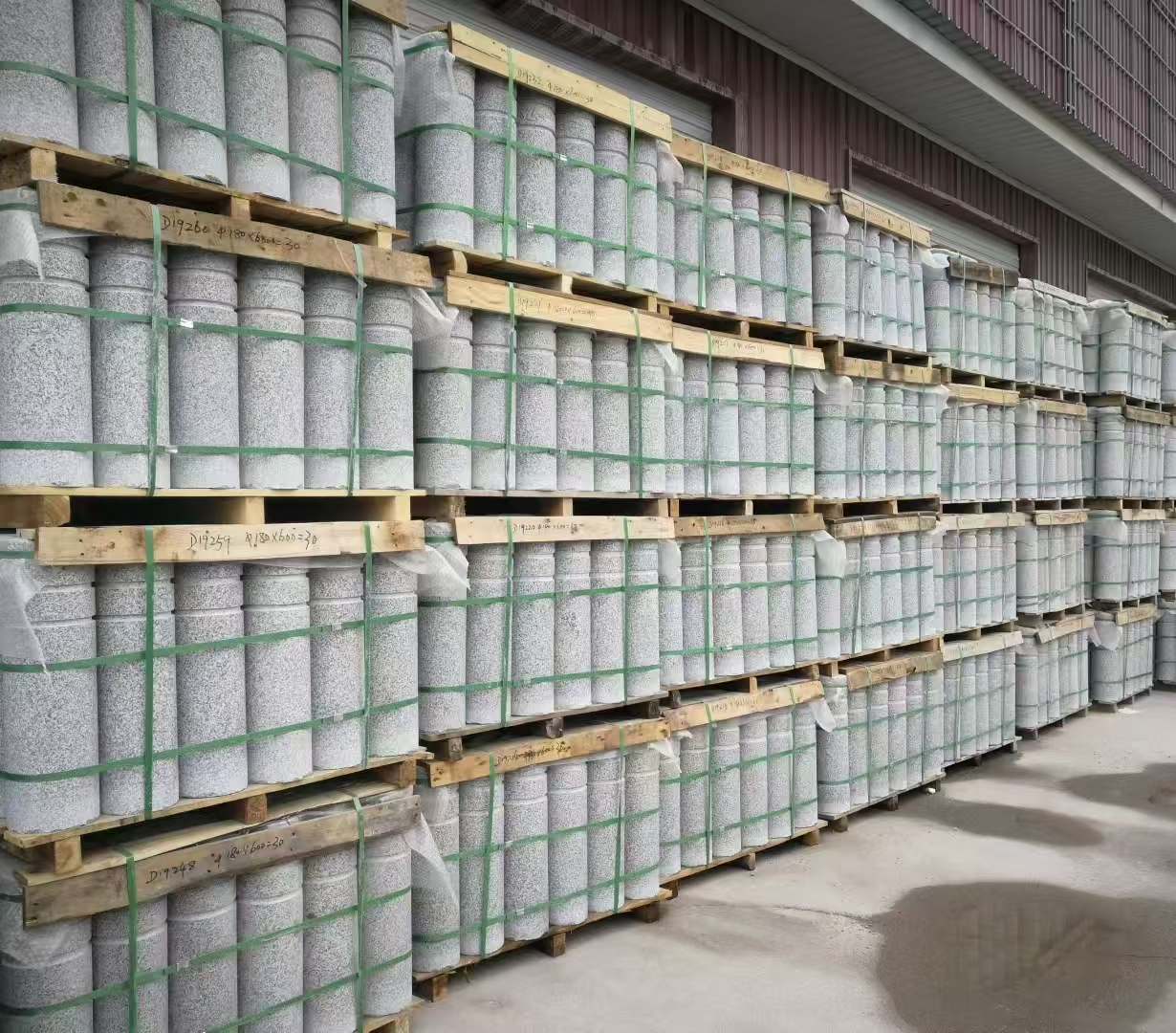 宁德 芝麻白挡车柱、阻车桩、隔离柱