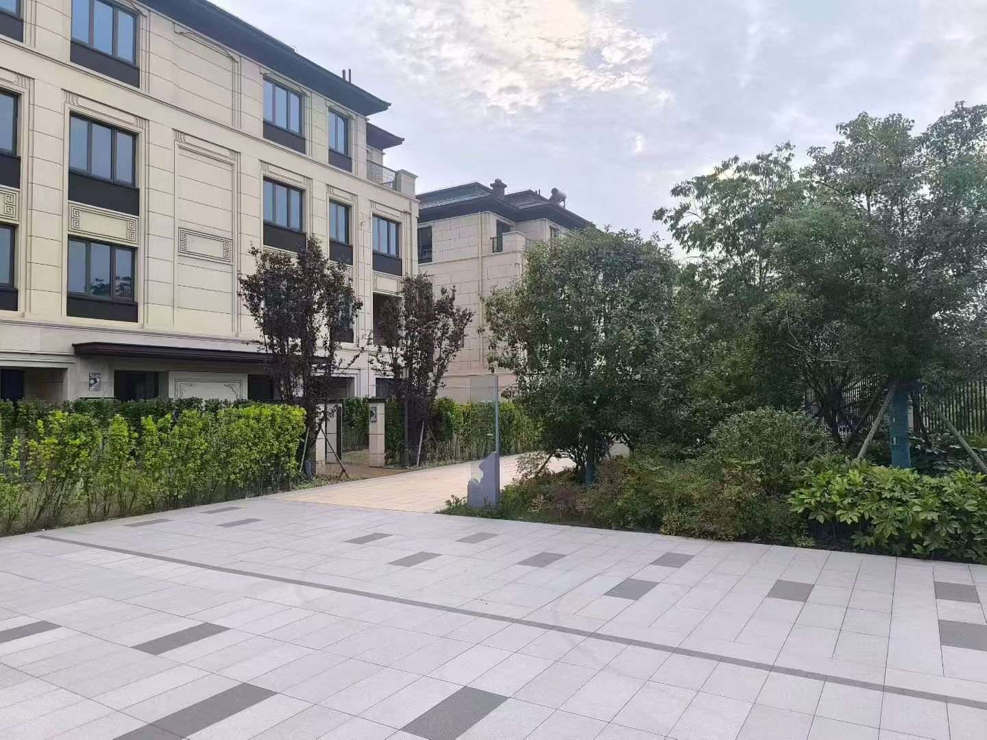 宁德 芝麻白与芝麻白搭配铺装，尺寸1200*600